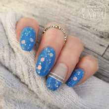 Load image into Gallery viewer, Frosty Snowglobe
