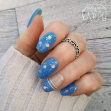 Load image into Gallery viewer, Frosty Snowglobe
